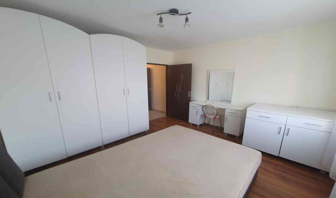 Vanzare Apartament 2 Camere decomandat zona Calea Bucuresti
