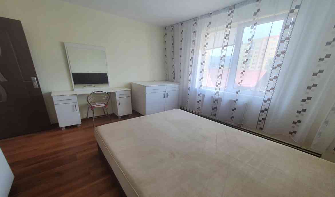 Vanzare Apartament 2 Camere decomandat zona Calea Bucuresti